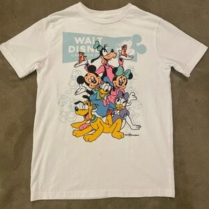 Kids Disney Character Short-sleeved T-shirt. Very good used condition. Size 7/8.